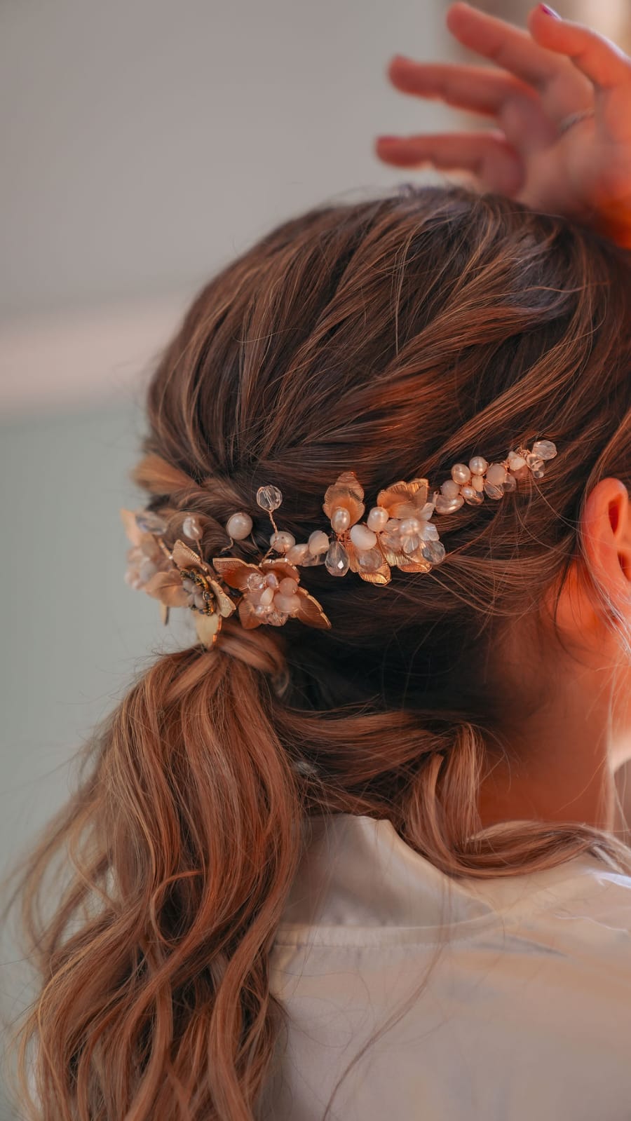 Perlas, flores y pequeños brillos